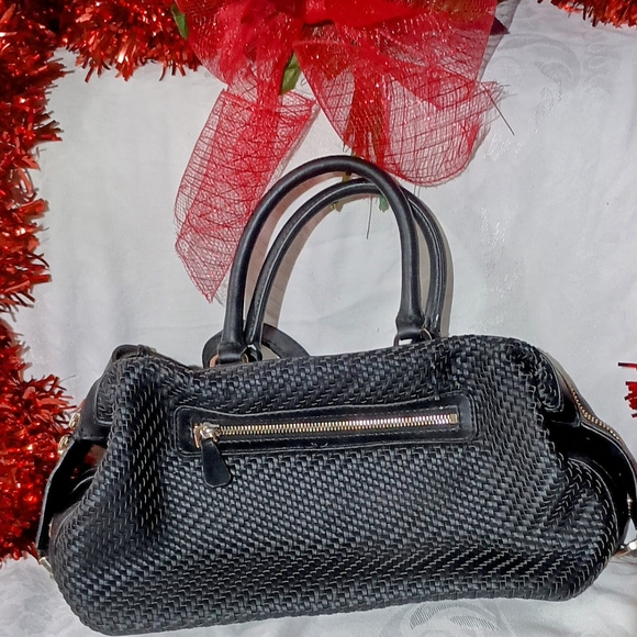 Guess Quilted Satchel Bag Blk Elegant Quilted Pattern  Guess Black Satchel with Quilted Texture and Structured Design
